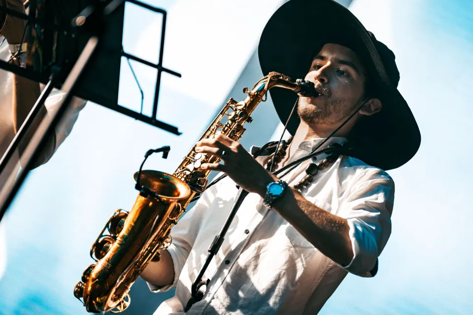 Alejandro Cerdas, saxofón de Vara Blanca