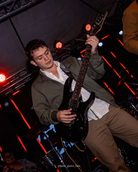 Pablo Rodríguez, guitarra eléctrica de Vara Blanca